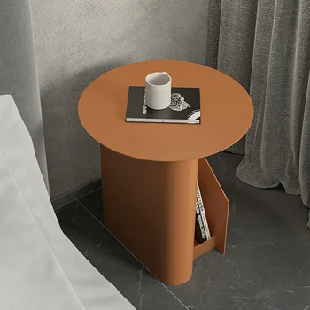 Juoda staliukas, šiuolaikinės metalo valgomasis stalas, kūrybos staliukas, sofa pusėje stalo, prabangus maža kėdė